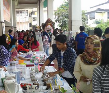 FE UNTAG Surabaya Melatih Mahasiswa Kewirausahaan dan Dilombakan  